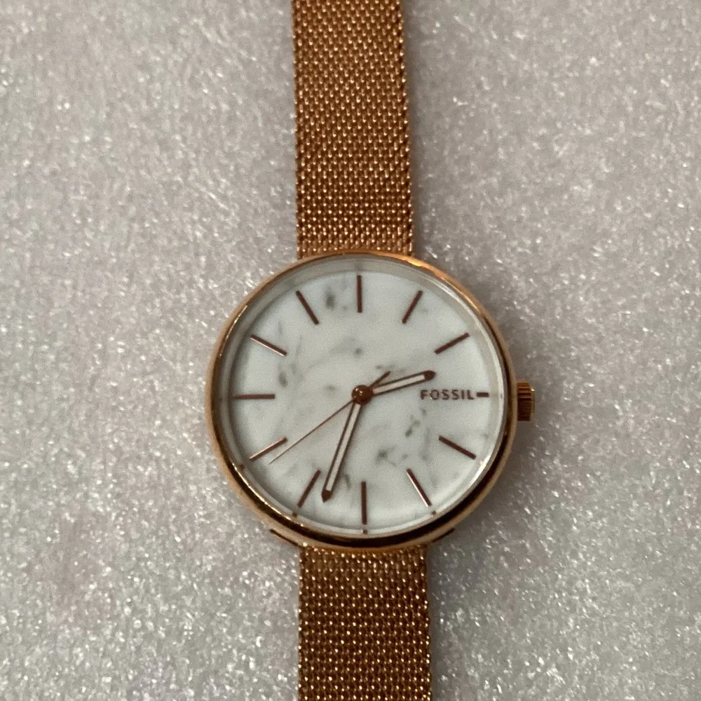 Fossil Hutton Three-Hand Rose Gold-tone Women’s Watch (BQ3491)